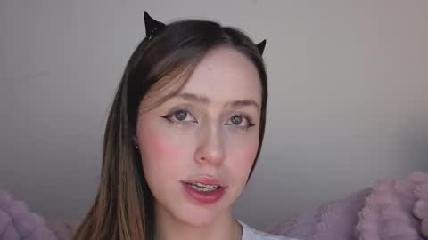 Snapshot of sofia_palacios_ chatting on 11-13-25, 04:11 online show from 11-13-25, 04:11