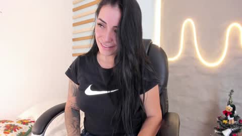 Snapshot of sofia_riveraa chatting on 12-23-24, 08:25 SOFIA online show from 12-23-24, 08:25