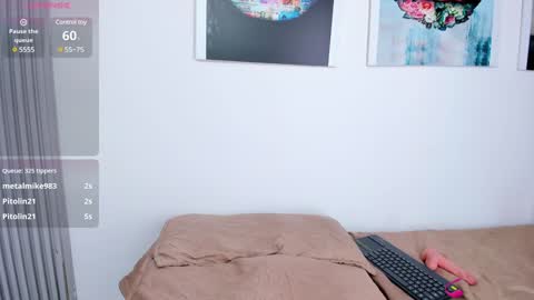 Snapshot of sofia_riveraa chatting on 12-30-24, 11:17 SOFIA online show from 12-30-24, 11:17