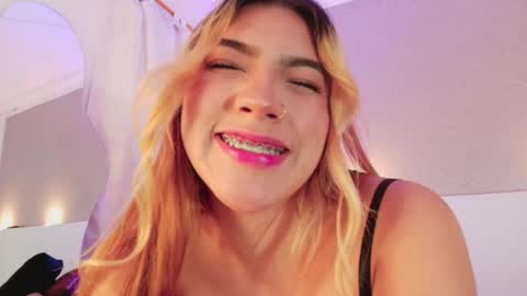 Sofa online show from 04-16-26, 09:39