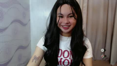 sofia_sweetheart18 online show from 07-05-26, 09:00