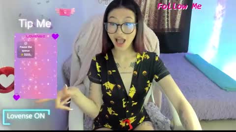 Sofia Thomson online show from 03-04-25, 01:17