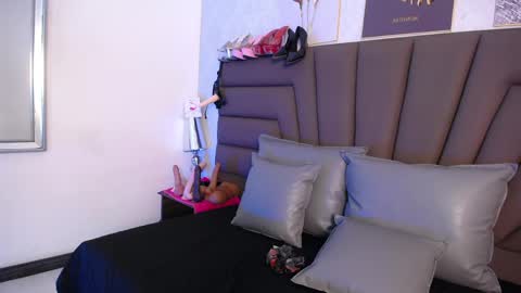 Snapshot of sofia_velez5 chatting on 05-21-26, 11:17 online show from 05-21-26, 11:17