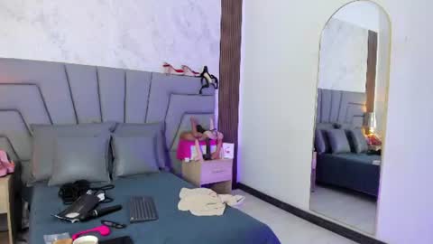 Snapshot of sofia_velez5 chatting on 06-14-26, 11:23 online show from 06-14-26, 11:23