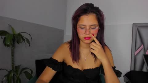 Sofa online show from 09-17-25, 11:56