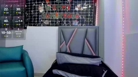 Sofa online show from 12-04-25, 12:14