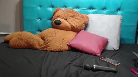 Sofa online show from 02-11-25, 05:18