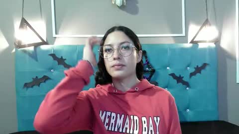 Sofa online show from 10-23-25, 11:20