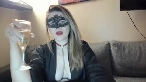 Snapshot of sofiabells chatting on 12-28-24, 08:15 SofiaBells online show from 12-28-24, 08:15