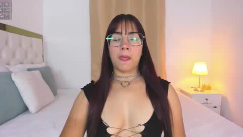 Snapshot of sofiabosch chatting on 11-27-25, 01:29 Sara online show from 11-27-25, 01:29