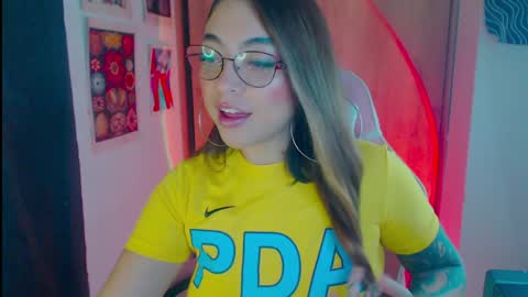 Snapshot of sofiacarti_ chatting on 12-28-24, 12:15 online show from 12-28-24, 12:15