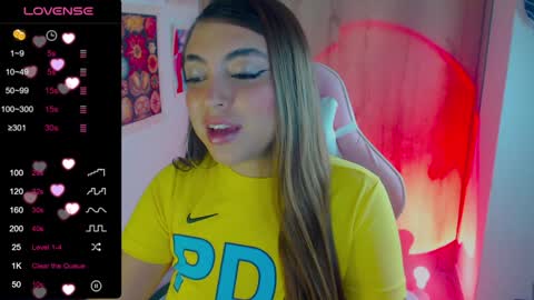 Snapshot of sofiacarti_ chatting on 02-06-25, 12:22 online show from 02-06-25, 12:22