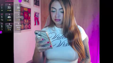 Snapshot of sofiacarti_ chatting on 09-20-25, 04:02 online show from 09-20-25, 04:02