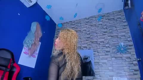 sofiacastillo01 online show from 03-10-25, 12:48