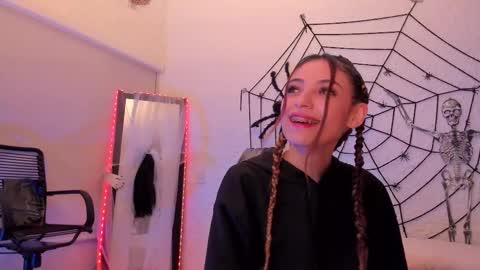 Sofia  Help me reach 5K followers  online show from 10-23-25, 08:13