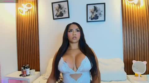 Snapshot of sofiasweett1 chatting on 05-03-26, 09:48 online show from 05-03-26, 09:48