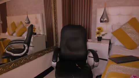 Snapshot of sofiathoompson chatting on 06-17-26, 08:43 sofiathoompson online show from 06-17-26, 08:43