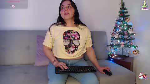 Snapshot of sofiavera_ chatting on 12-16-24, 01:21 Sofia Vera online show from 12-16-24, 01:21