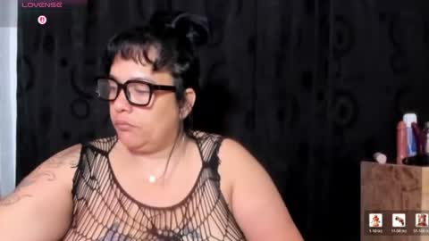 Snapshot of sofie_storm chatting on 06-27-26, 11:15 Vicky online show from 06-27-26, 11:15