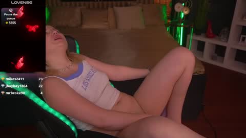 Sofie online show from 02-05-25, 04:16