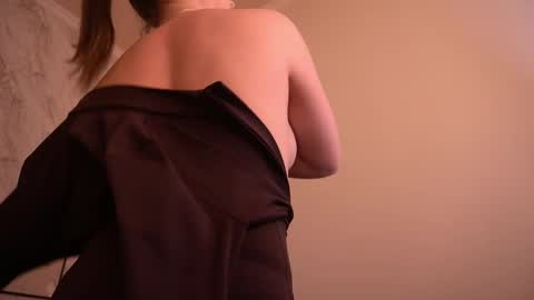 Snapshot of sofiebloom chatting on 06-05-26, 10:48 Sofie online show from 06-05-26, 10:48
