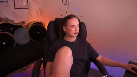 Snapshot of sofiebloom chatting on 06-14-26, 03:19 Sofie online show from 06-14-26, 03:19