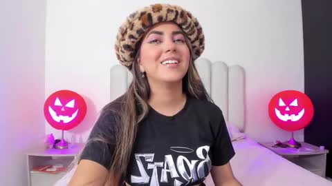 Snapshot of sofiebunnie chatting on 10-31-25, 01:39 sofiebunnie online show from 10-31-25, 01:39