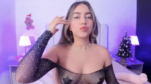 Snapshot of sofiebunnie chatting on 12-02-25, 11:23 sofiebunnie online show from 12-02-25, 11:23