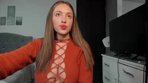 Snapshot of sofii_100 chatting on 01-09-26, 07:26 Sofi online show from 01-09-26, 07:26