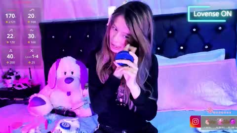 Snapshot of sofiia_cute_ chatting on 02-25-26, 04:11 sofiia cute online show from 02-25-26, 04:11