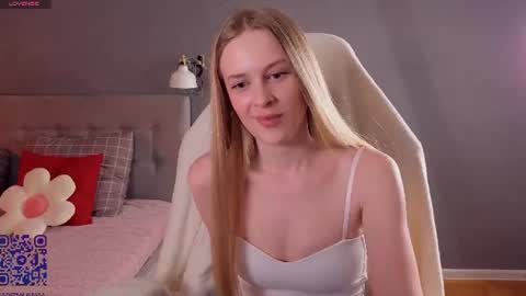 Snapshot of soft_babe chatting on 07-28-26, 08:52 Milisa online show from 07-28-26, 08:52
