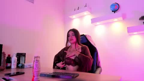 Snapshot of softprincess_ chatting on 06-22-26, 04:09 Soft online show from 06-22-26, 04:09