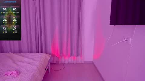 Snapshot of softt_kitty chatting on 03-11-25, 07:47 Emily online show from 03-11-25, 07:47