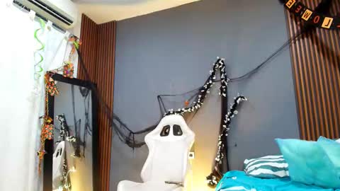 sofy west online show from 10-29-25, 03:31