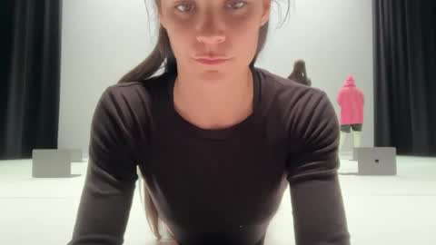 Snapshot of sola_3 chatting on 06-17-26, 06:38 0La online show from 06-17-26, 06:38