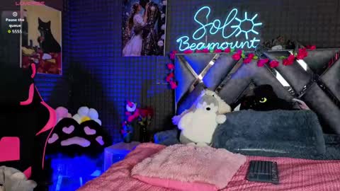 Snapshot of solbeaumont chatting on 04-22-26, 07:59 Sol online show from 04-22-26, 07:59