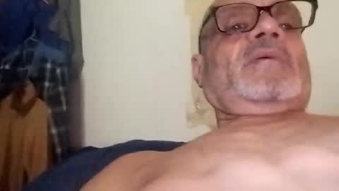 Snapshot of solokool7e chatting on 12-20-25, 06:37 ELLIOTT online show from 12-20-25, 06:37