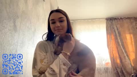 Snapshot of somerfrieler chatting on 10-30-25, 07:10 Hello My name is Jane im new model here and little but shy but curious. online show from 10-30-25, 07:10