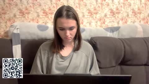 Snapshot of somerfrieler chatting on 11-03-25, 07:59 Hello My name is Jane im new model here and little but shy but curious. online show from 11-03-25, 07:59