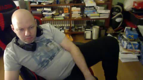 Tom online show from 03-09-25, 01:04