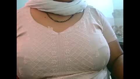 Snapshot of soni88888 chatting on 12-08-24, 05:18 soni88888 online show from 12-08-24, 05:18