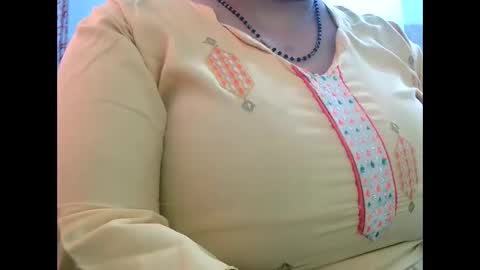 Snapshot of soni88888 chatting on 12-11-24, 05:43 soni88888 online show from 12-11-24, 05:43