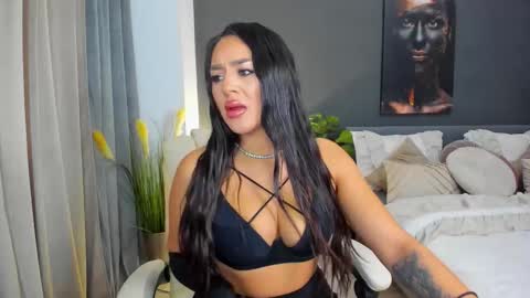 Sonia  Rey online show from 10-24-25, 09:06