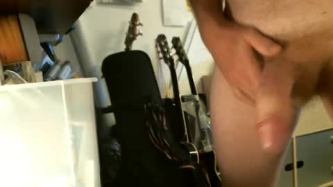 Snapshot of sonnyboy18 chatting on 09-22-25, 11:01 BruceWilly online show from 09-22-25, 11:01