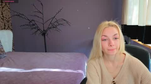 Snapshot of sonnysofia chatting on 05-04-26, 05:47 Sonya online show from 05-04-26, 05:47