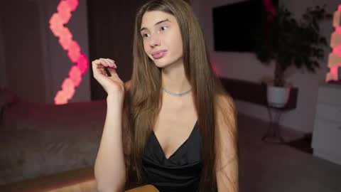 Snapshot of sony_play chatting on 03-02-25, 04:32 Sony online show from 03-02-25, 04:32