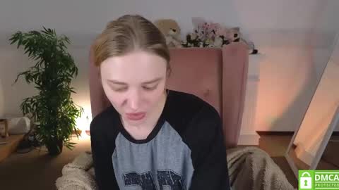 Snapshot of sookonstellita chatting on 05-19-26, 01:00 Litta online show from 05-19-26, 01:00