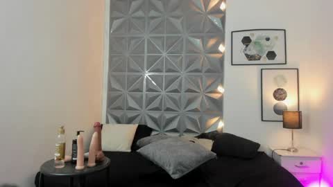 Sophia online show from 04-15-26, 01:51