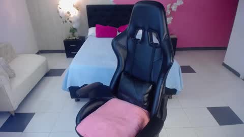 Snapshot of sophia_brunette21 chatting on 09-18-25, 11:45 sophia_brunette21 online show from 09-18-25, 11:45