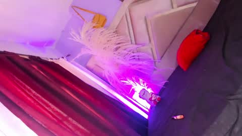 sophia_horny19 online show from 06-16-26, 06:32